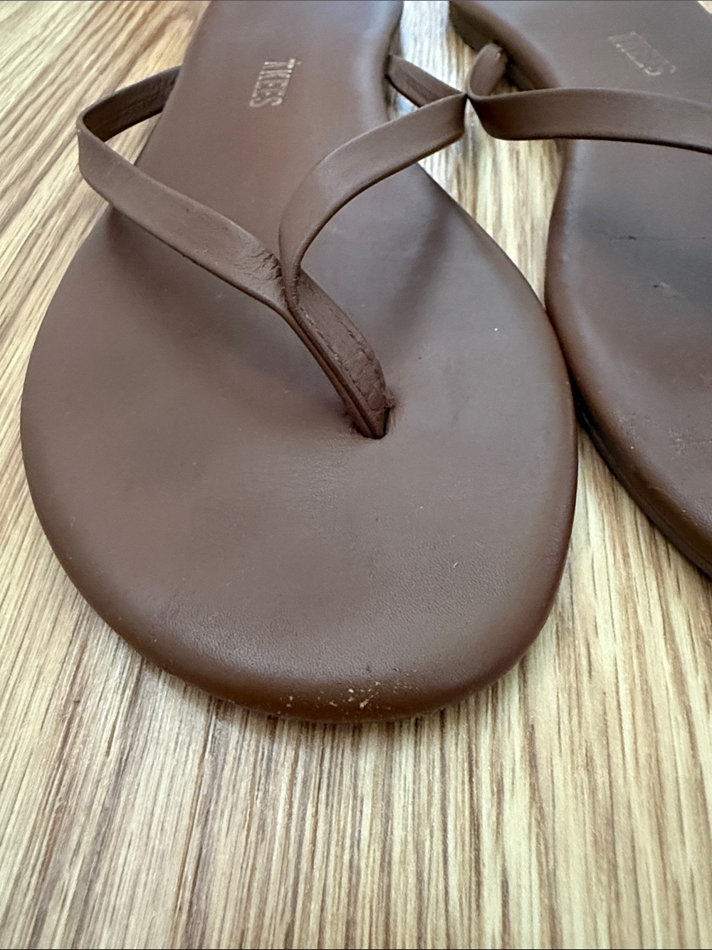 Tkees Leather Flip Flops - Picture 4 of 5